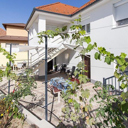 גיור Deli Terasz A Apartman Free Parking, Self-Check-In Anytime מראה חיצוני תמונה
