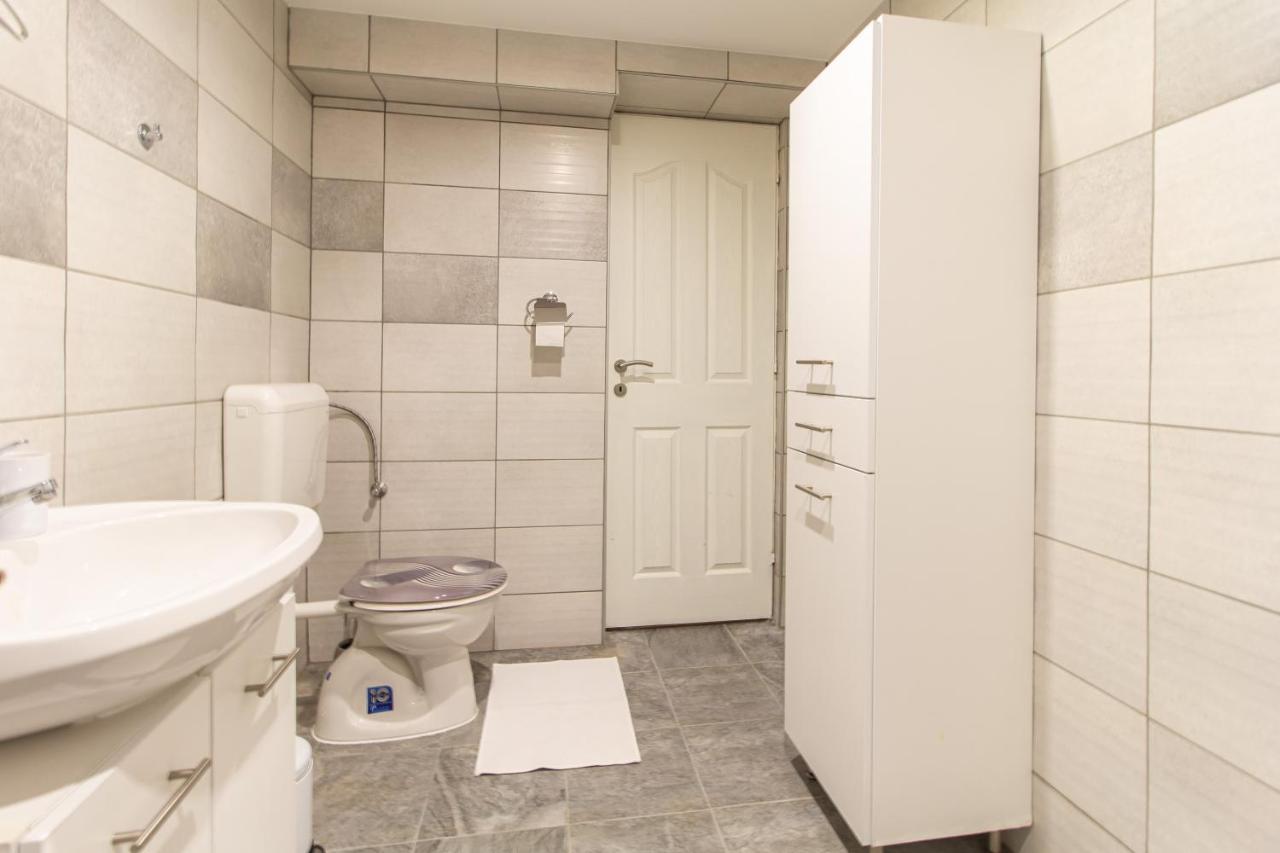 גיור Deli Terasz A Apartman Free Parking, Self-Check-In Anytime מראה חיצוני תמונה