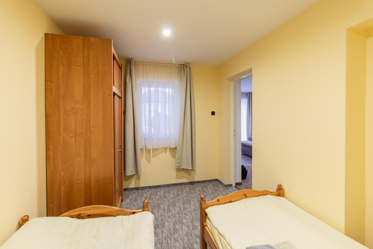 גיור Deli Terasz A Apartman Free Parking, Self-Check-In Anytime מראה חיצוני תמונה