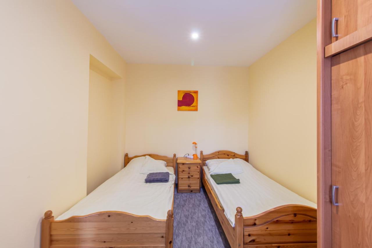 גיור Deli Terasz A Apartman Free Parking, Self-Check-In Anytime מראה חיצוני תמונה
