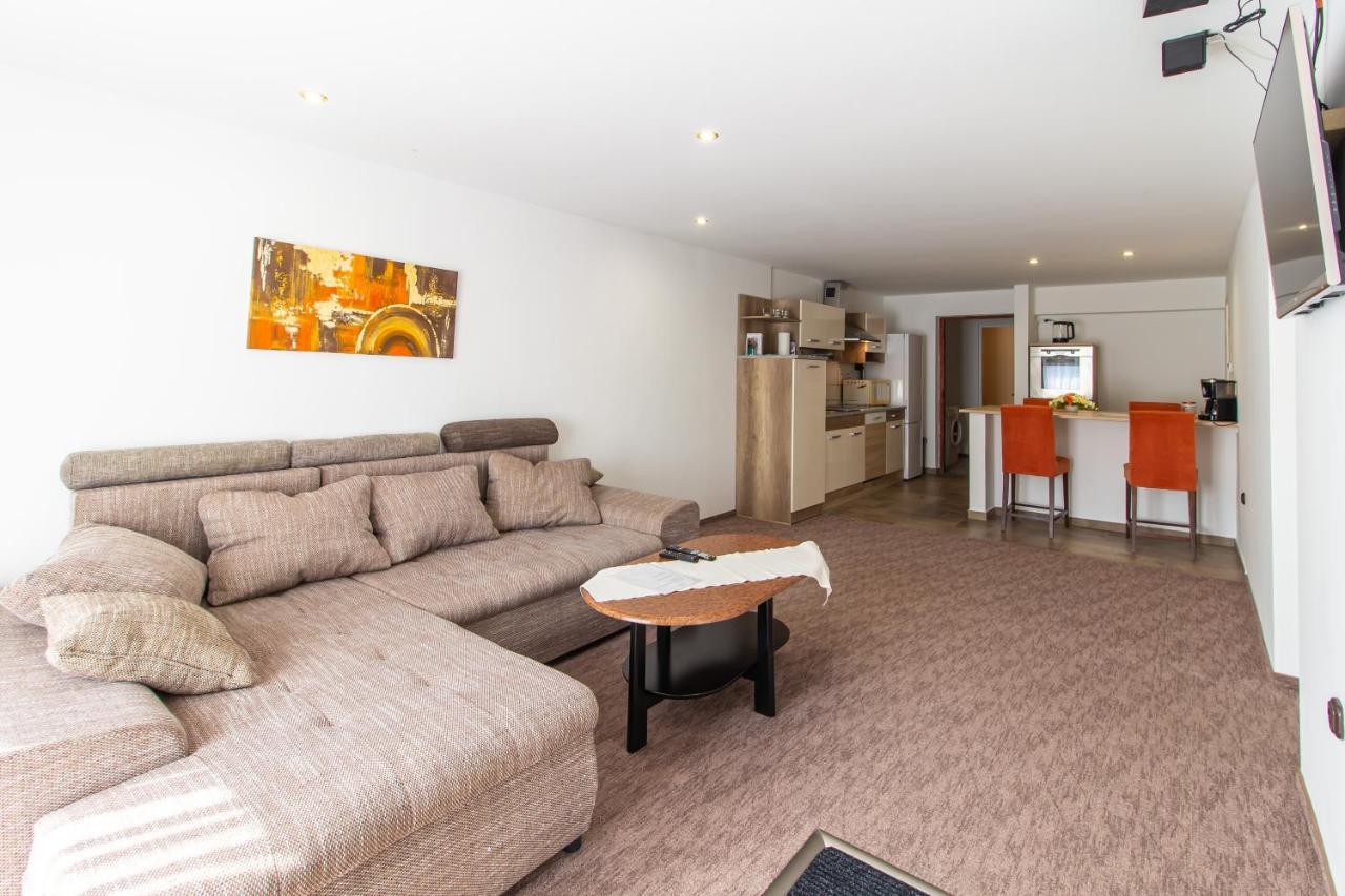 גיור Deli Terasz A Apartman Free Parking, Self-Check-In Anytime מראה חיצוני תמונה