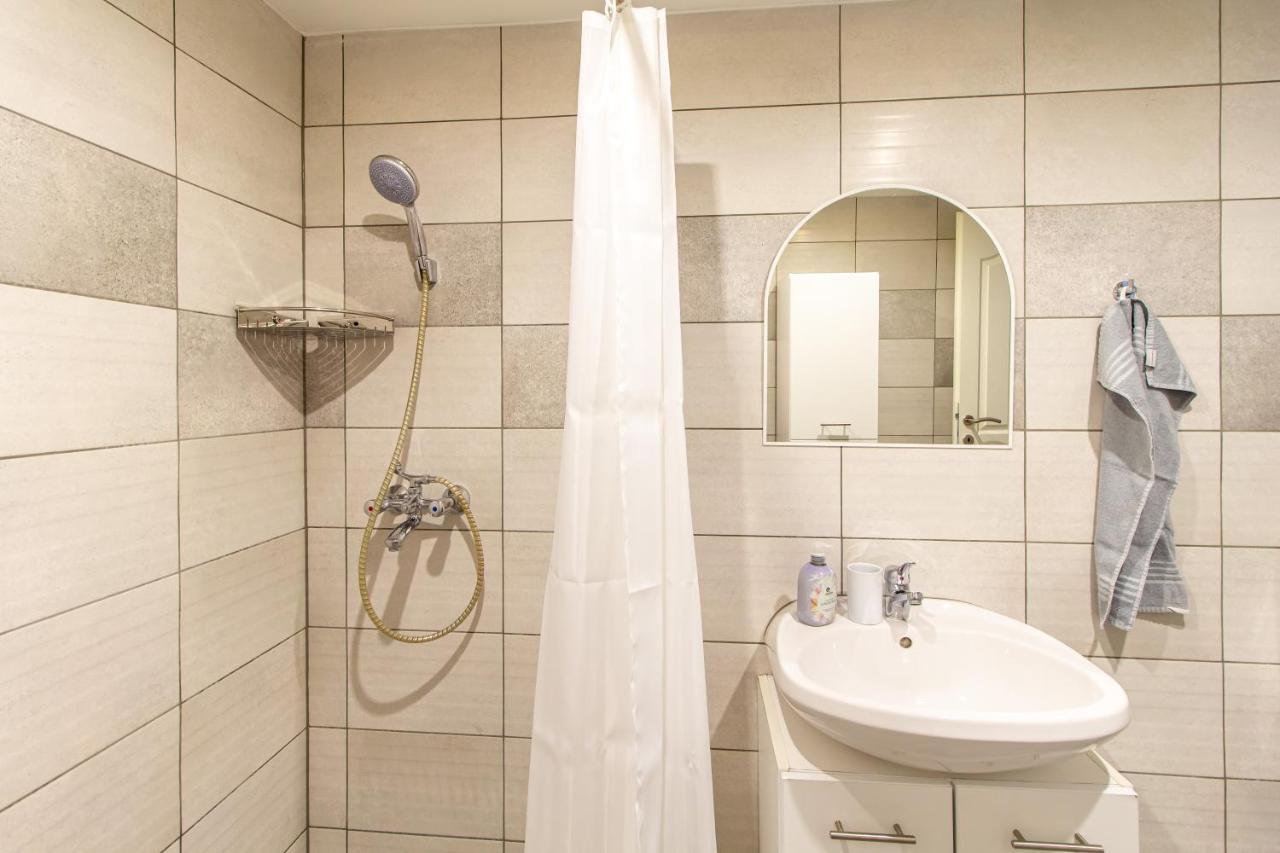 גיור Deli Terasz A Apartman Free Parking, Self-Check-In Anytime מראה חיצוני תמונה